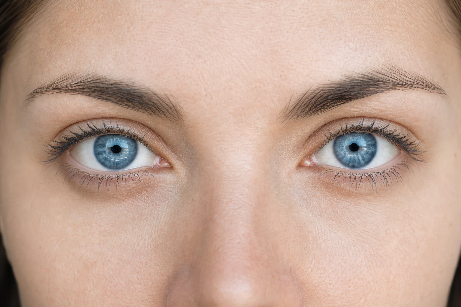 13299726 close up of female blue eyes