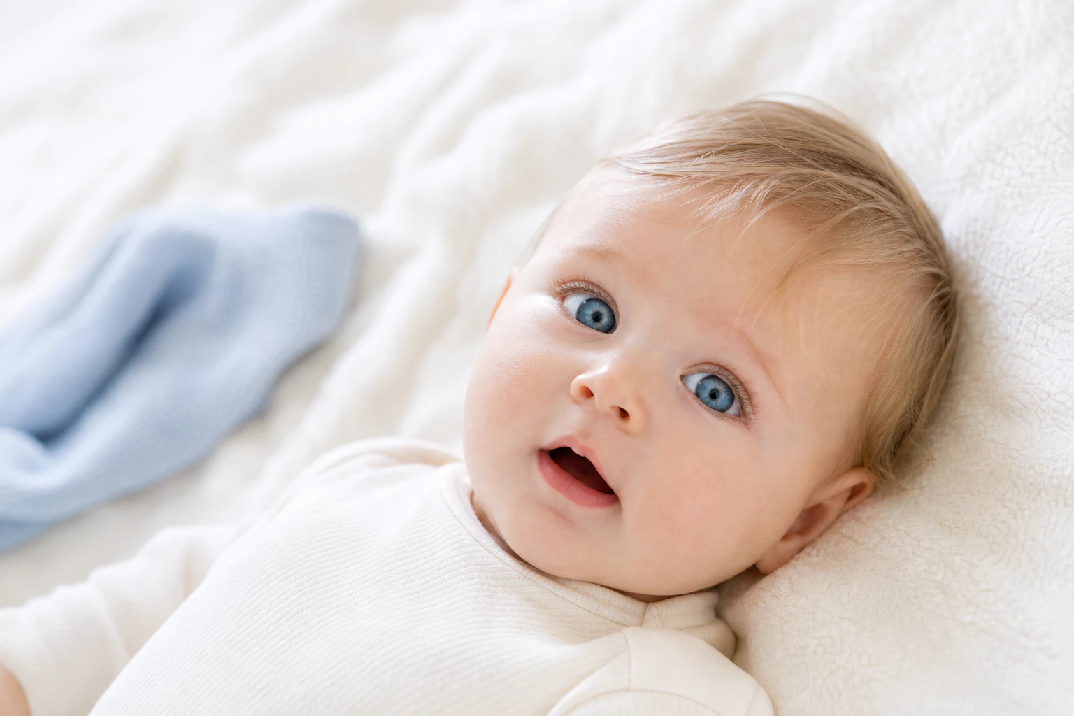 19776186 baby with blue eyes