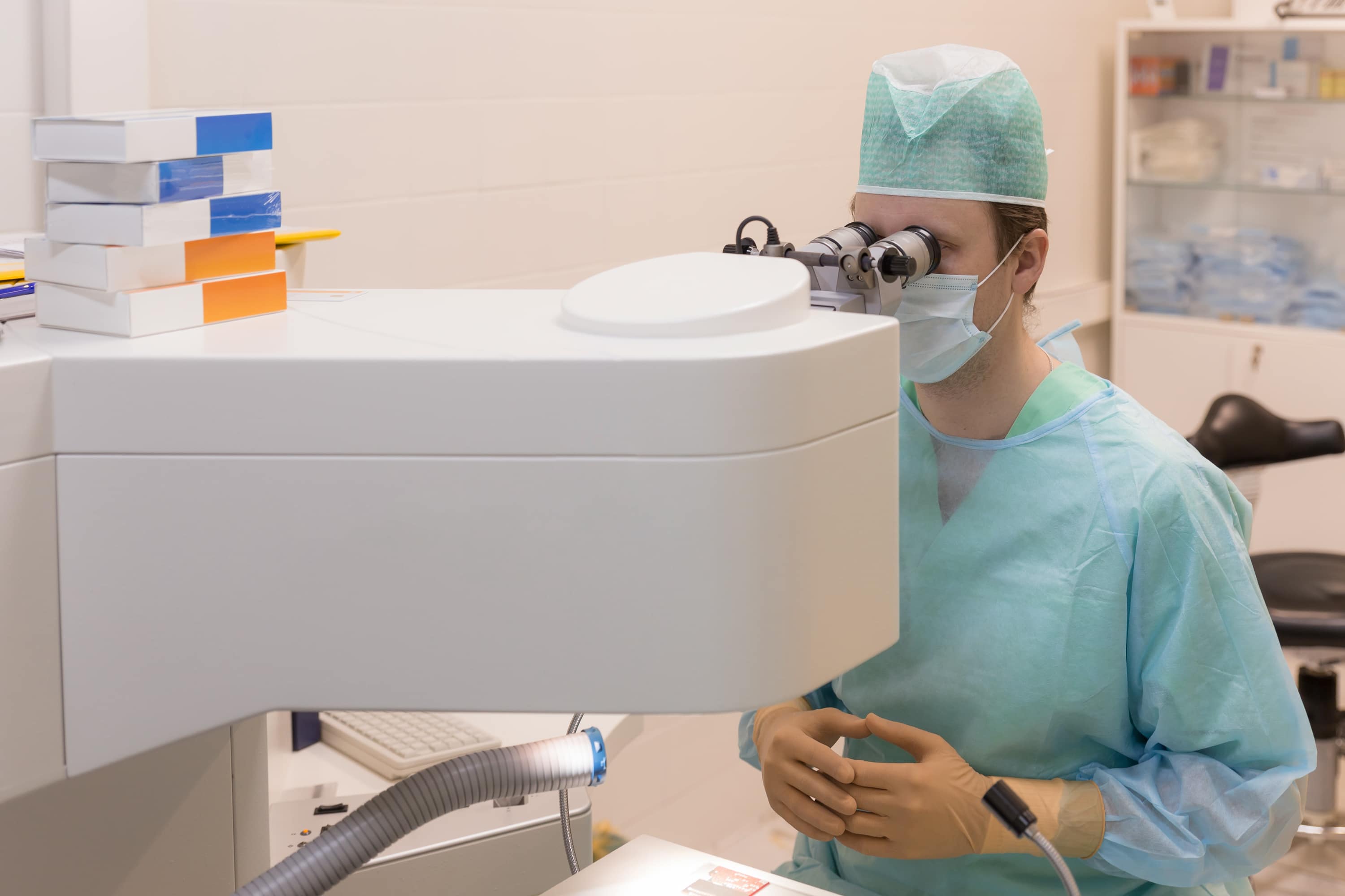 Blade vs. Bladeless LASIK