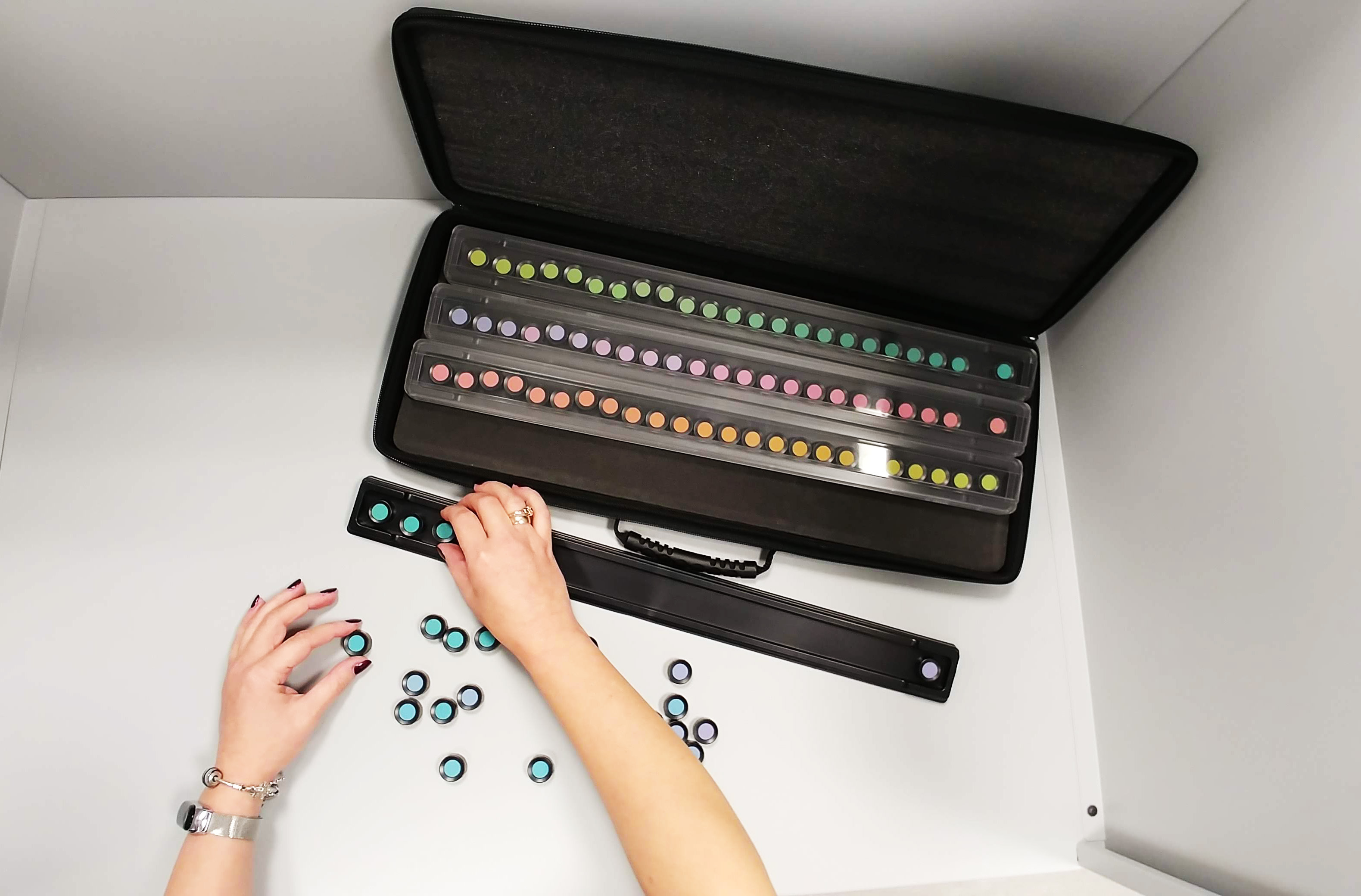 Farnsworth e munsell hue color vision test c material and finishing laboratory